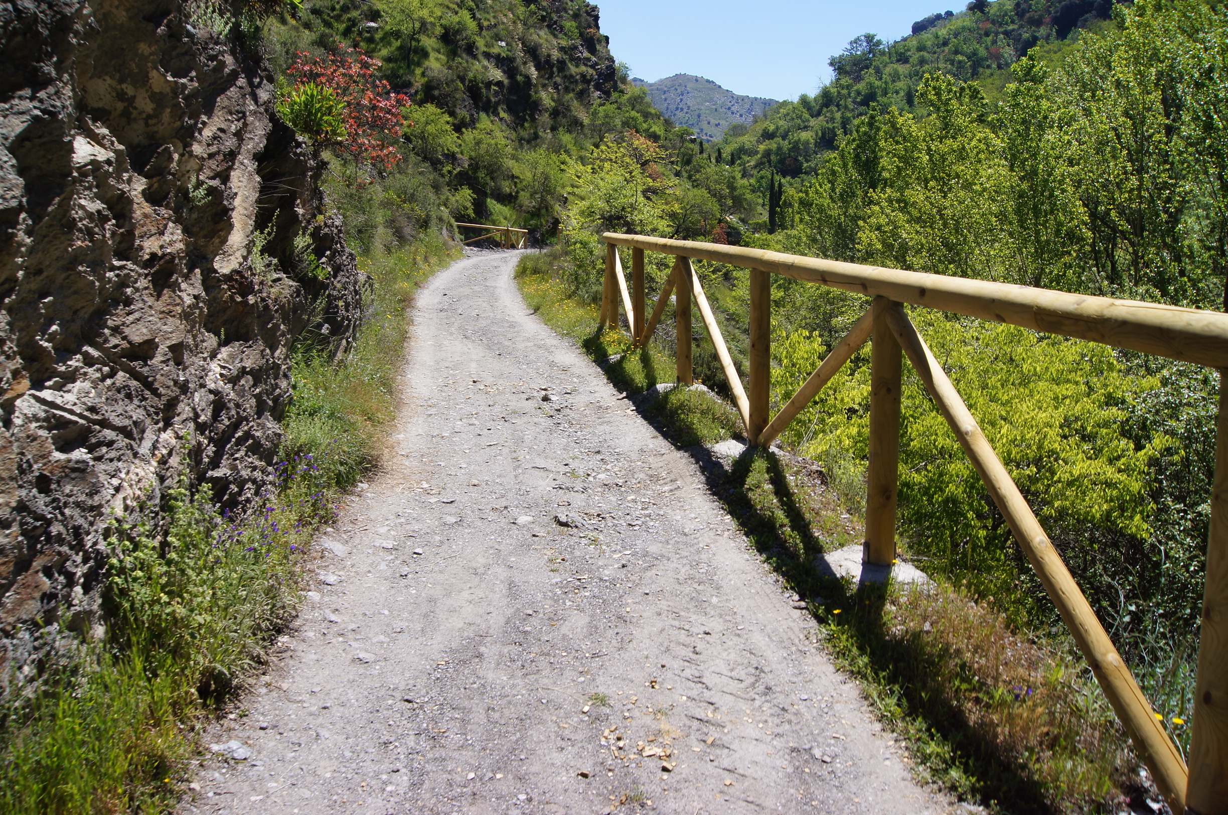 Ruta por el antiguo trazado del Tranvía desde Granada a Sierra Nevada.